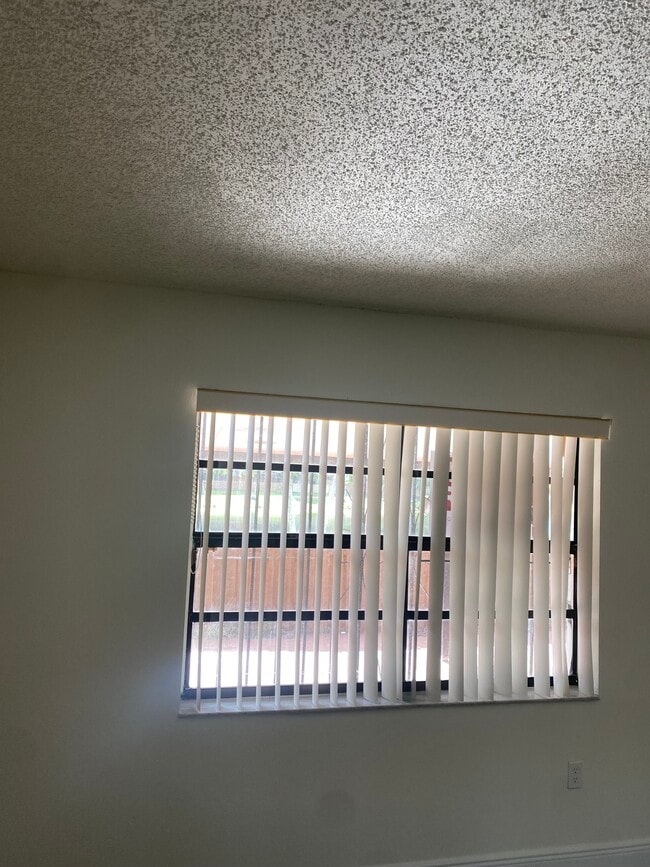 Foto del edificio - 1385 SW 135th Pl