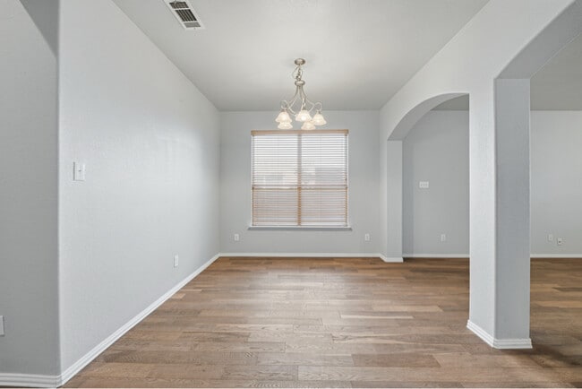 Foto del edificio - 4405 Grassy Glen Dr
