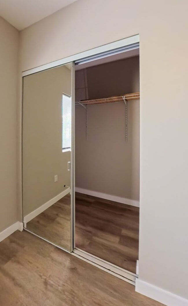 Building Photo - 1 Bed - Bright & Spacious Living in the Heart of LA | Modern Upgrades & Unbeatable Location