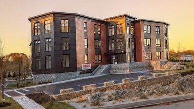 Building Photo - 602 Loring Ave