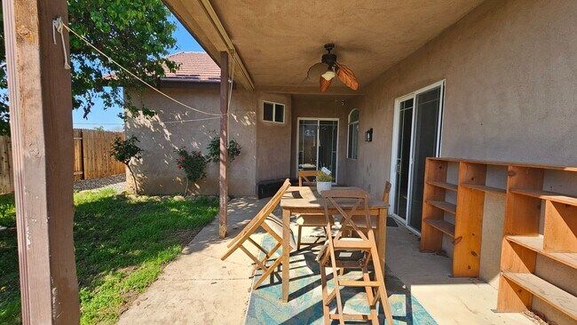Building Photo - Luxurious Home in North Bakersfield 3 BD 3 BA