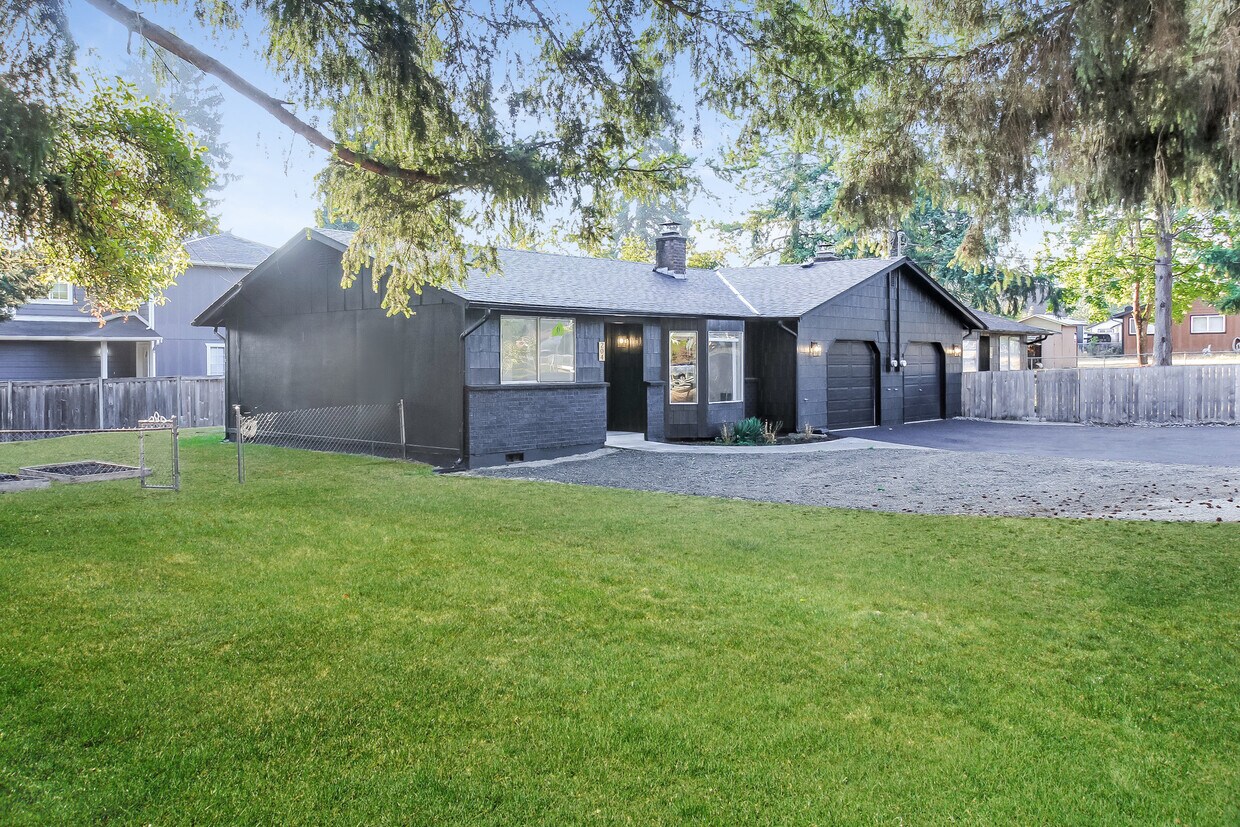 17409 B St E, Spanaway, WA 98387 Townhome Rentals in Spanaway WA