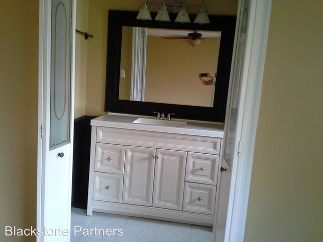 Foto del edificio - 3 br, 2 bath House - 5140 McCormick Ave.