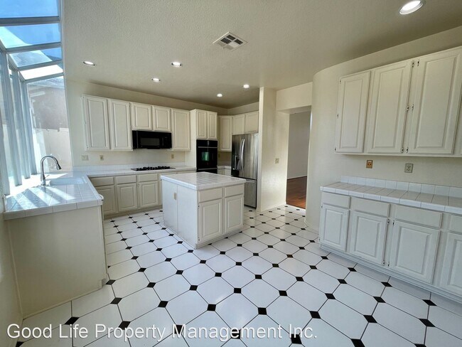 Building Photo - 4 br, 3 bath House - 2312 Via Platillo