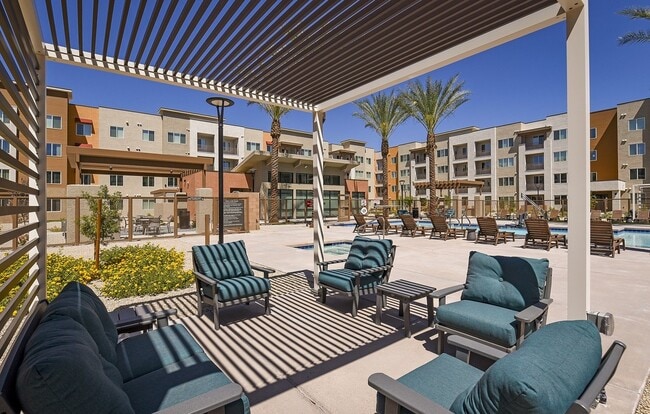 Foto del edificio - Suncrest Vista at Canyon Trails 55+ Apartments