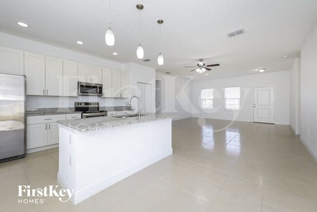 Building Photo - 257 Elm Ct