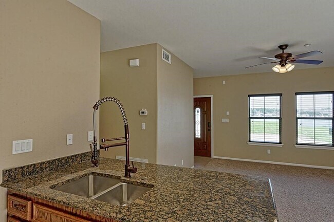 Foto del edificio - 13165 Snow Ln
