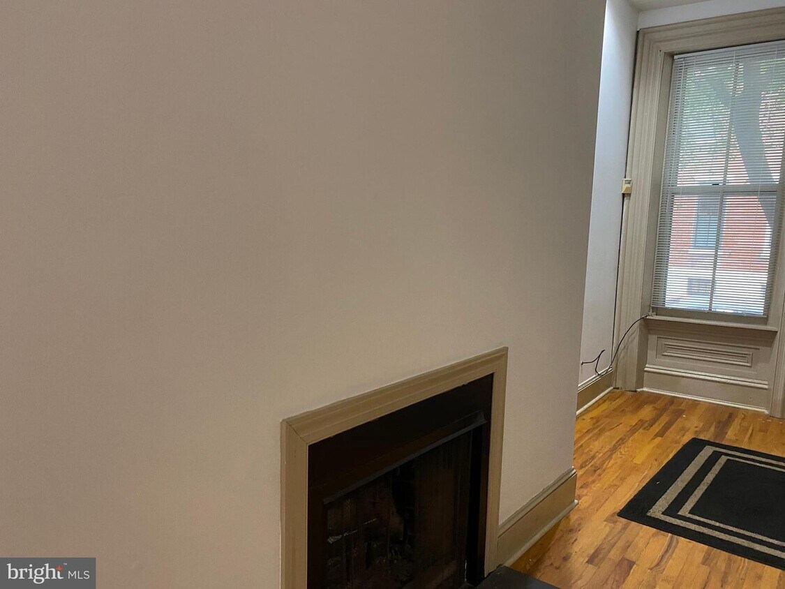 Primary Photo - 2041 Mt Vernon St