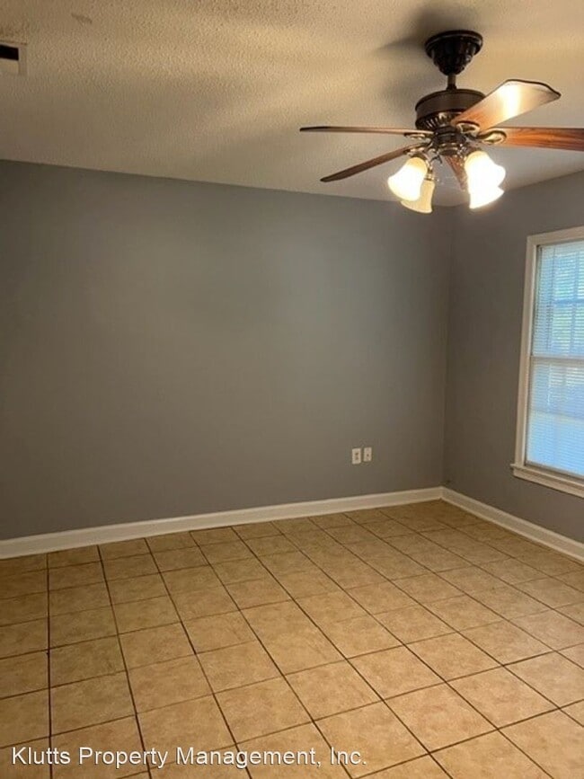 Building Photo - 4 br, 1.5 bath House - 9408 Windsong Drive