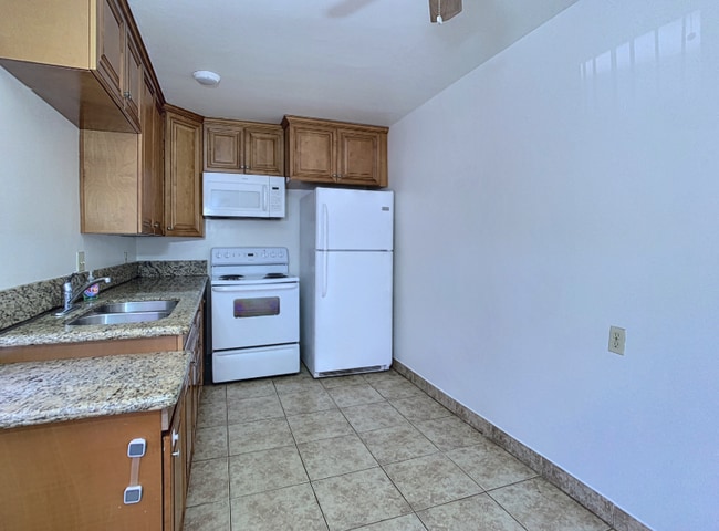 Building Photo - 9747 Riverview Ave