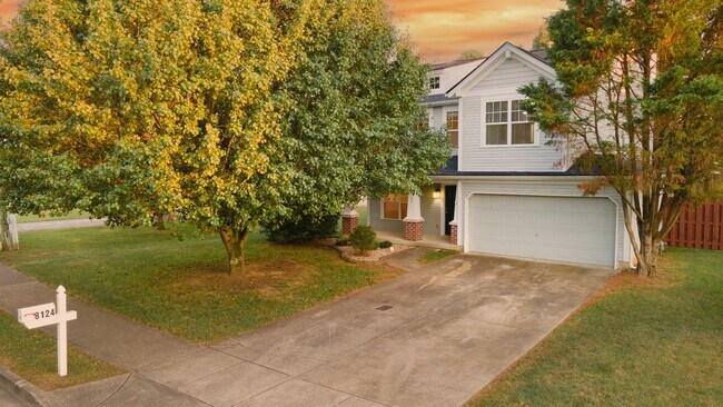 Building Photo - **BE THE LUCKY ONE TO LIVE IN THIS UPDATED NASHVILLE/ BELLEVUE HOME**