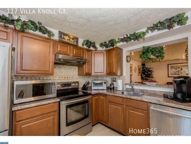 Building Photo - Beautifully Kept Townhouse for Rent