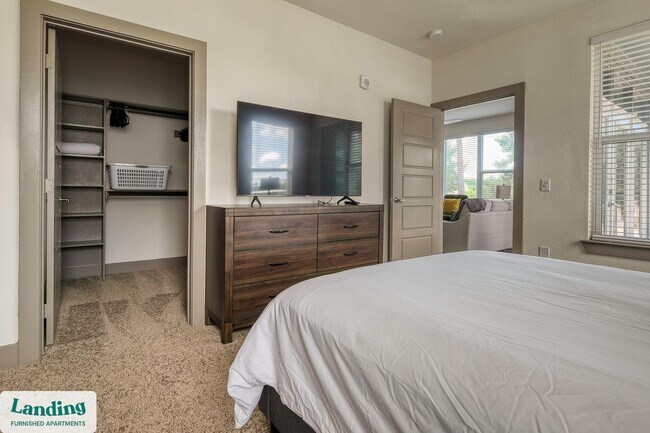 Foto del edificio - 300 Enclave Dr