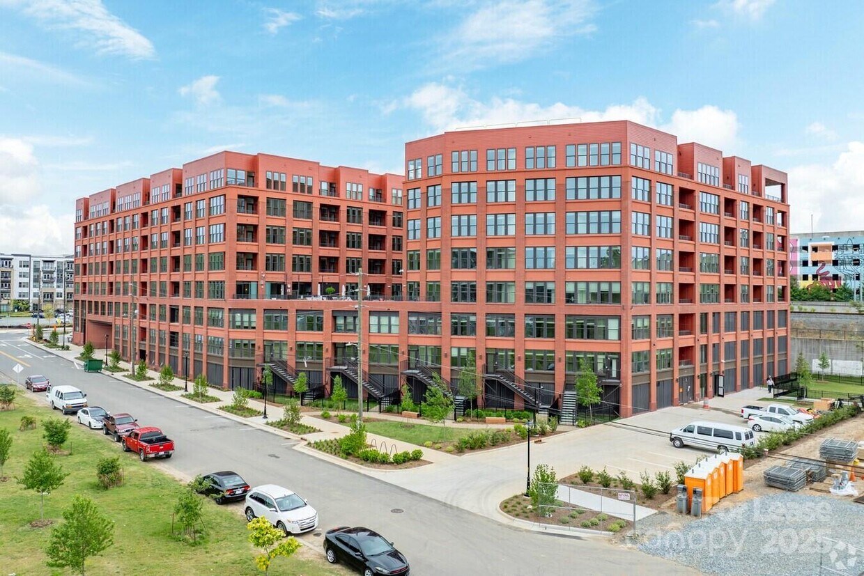 Foto principal - 300 E 36th St