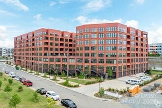 Building Photo - 300 E 36th St