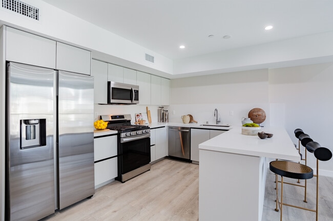 Building Photo - 1846 N Cherokee Ave