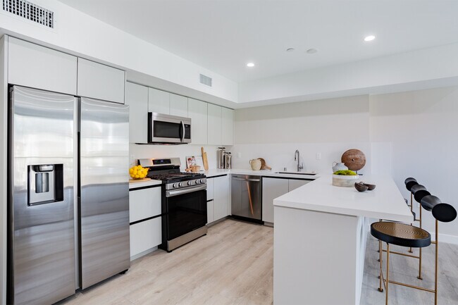 Foto del edificio - 1846 N Cherokee Ave