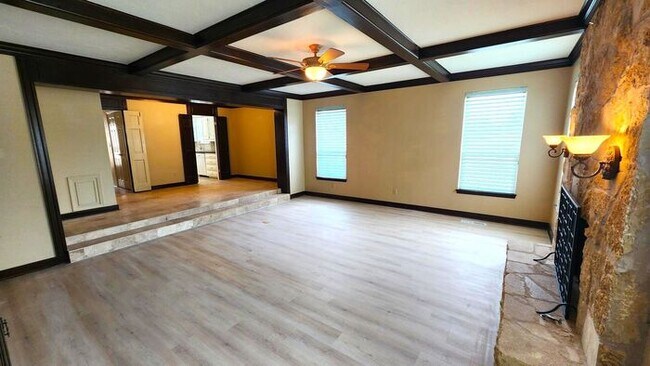 Building Photo - 3 Bed 2 Bath Townhome in Lakehurst Add NW OKC