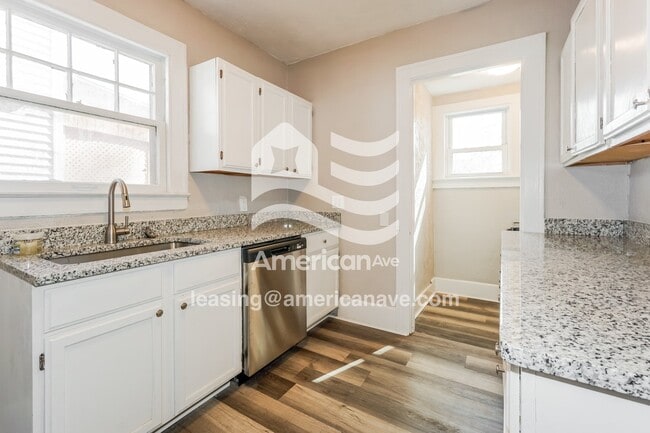 Building Photo - 3908 Leybourn Ave