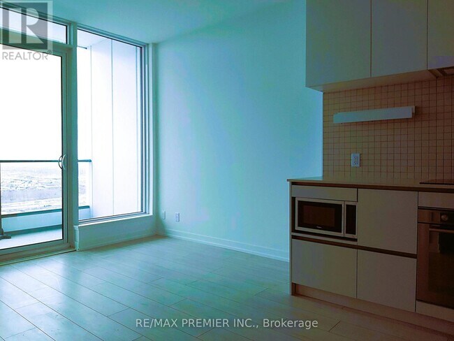 Building Photo - 5 Buttermill Ave.