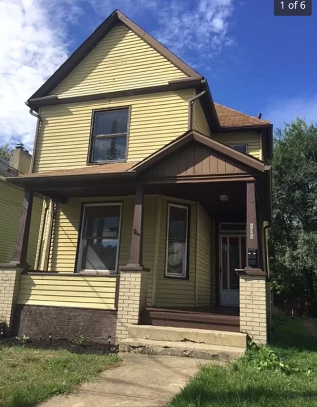 Building Photo - 610 Pearson St