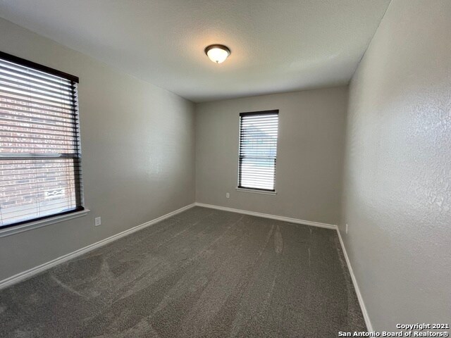 Foto del edificio - 11219 Sawyer Valley