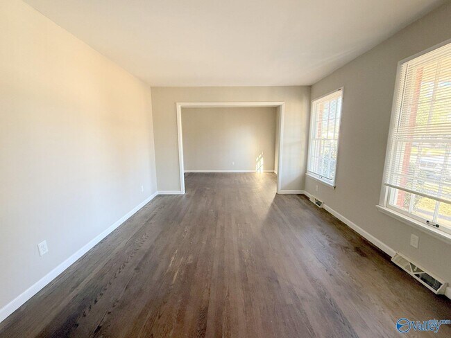 Foto del edificio - 1729 Laverne Dr NW