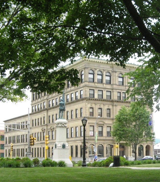 Building Photo - 7 West St