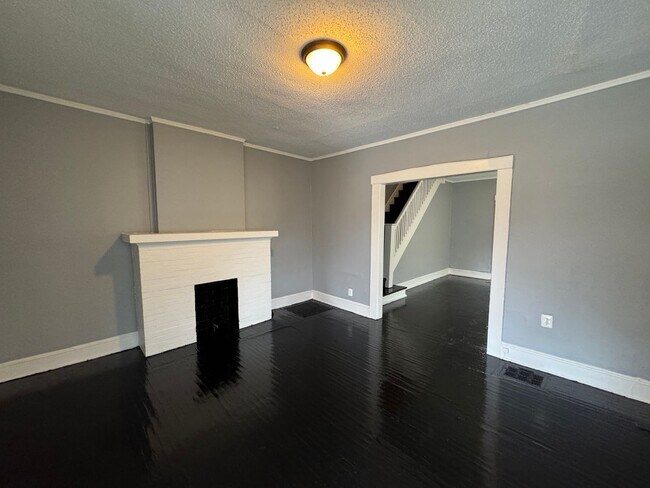 Foto del edificio - 3632-3634 Birchwood Ave