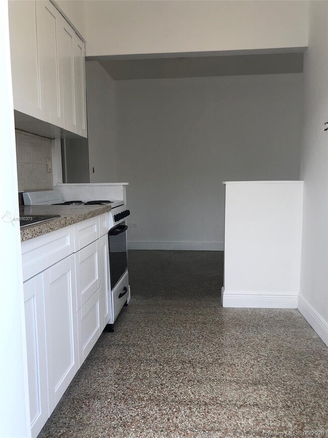 Building Photo - 2830 SW 38th Ct