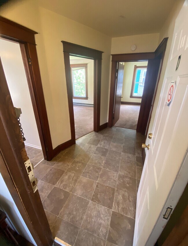 Entry - 220 E Court St