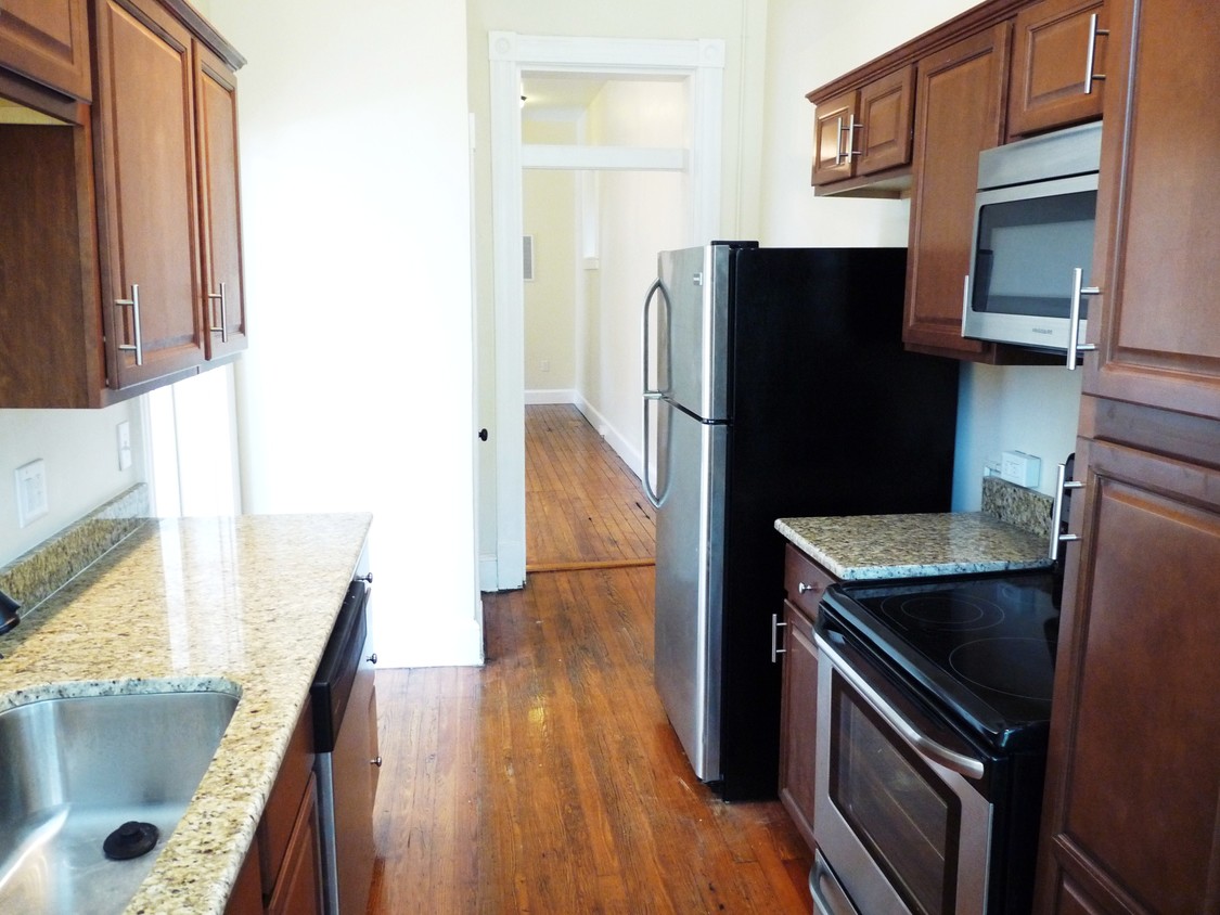 Kitchen - 1648 W Grace St
