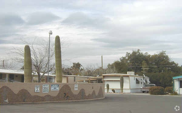 Building Photo - Lamplighter MHP