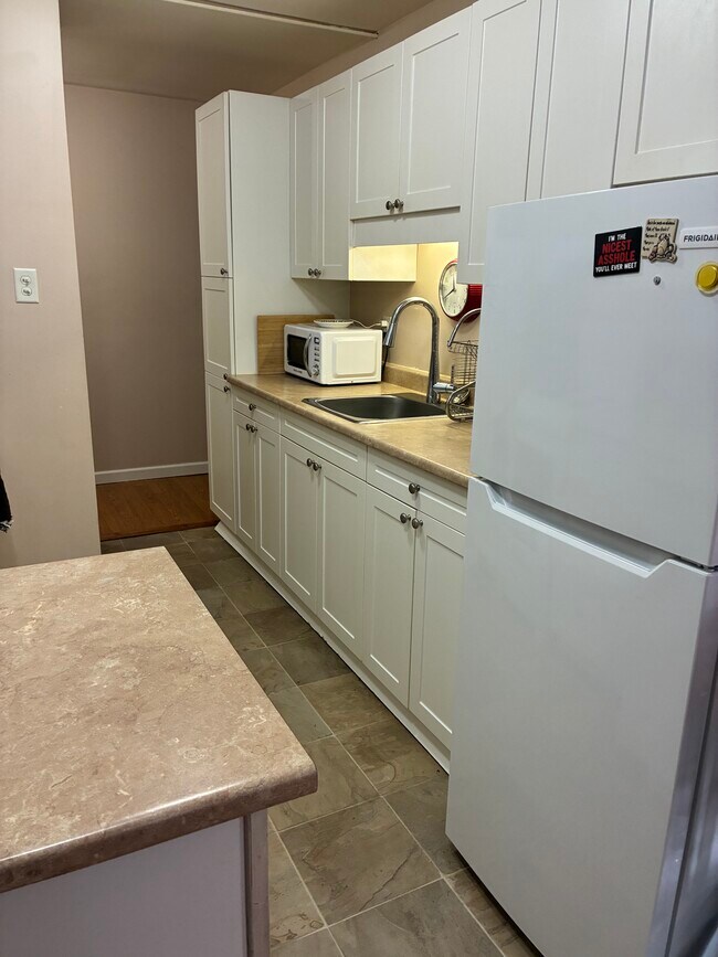 Photo du bâtiment - 37 Moira St E