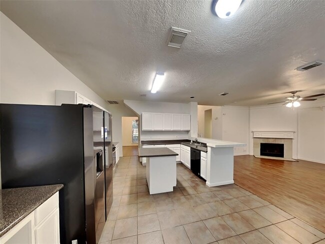 Building Photo - 21027 Deauville Dr