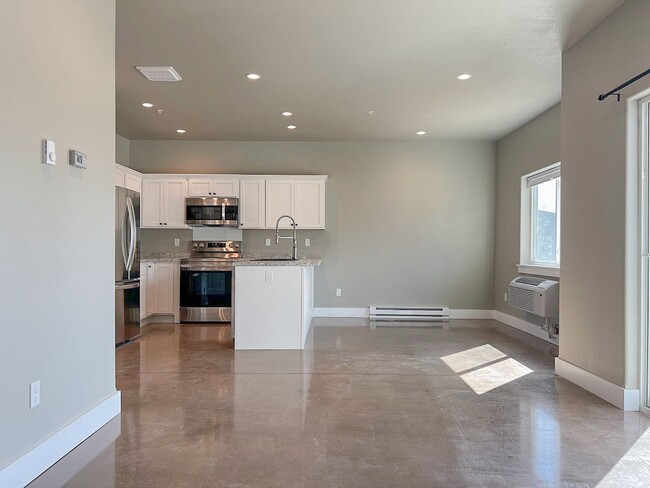 Building Photo - Pet Friendly 2 bed/ 1.5 bath unit at Soldier Ridge!