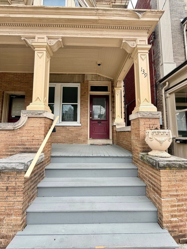 Building Photo - 139 College Ave