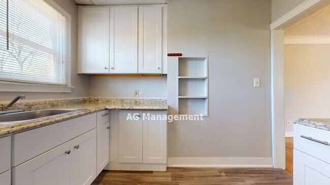 Building Photo - 43 N Sanford St