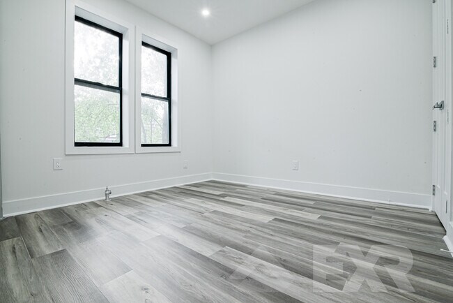 Building Photo - 1155 E 35th St