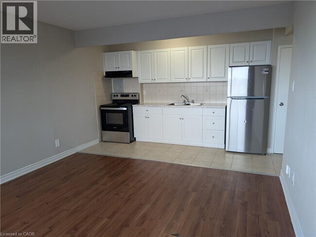 Building Photo - 468 Ottawa St N