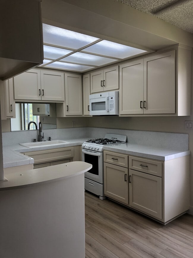 Building Photo - Pacific Lanai Apartments