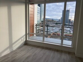 Building Photo - 2085 Skyline Dr