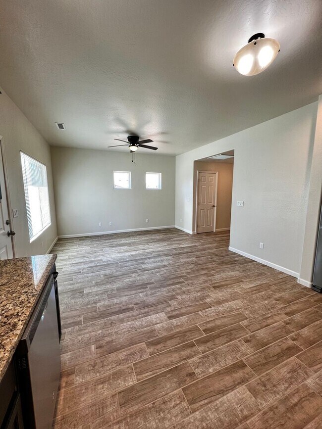 Building Photo - 3348 N Yavapai Rd E