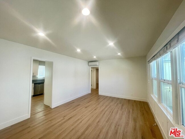 Foto del edificio - 4441 Tujunga Ave