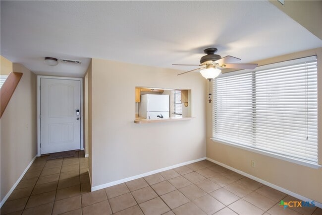 Building Photo - 1101 Parkview Dr