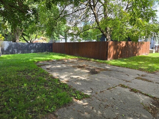 Building Photo - 723 S Woodbridge St