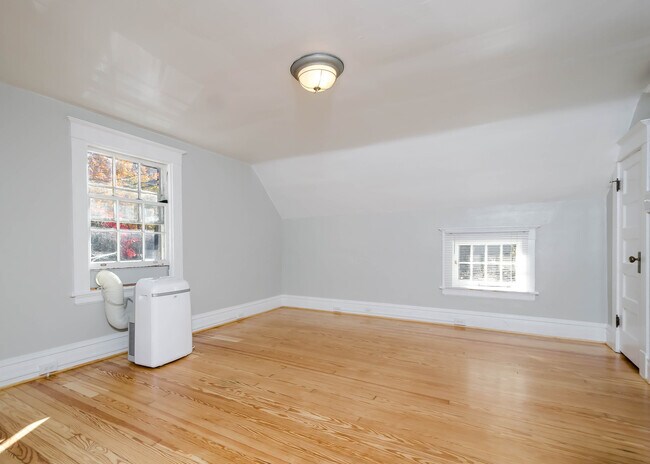 Building Photo - 5202 Riverside Dr