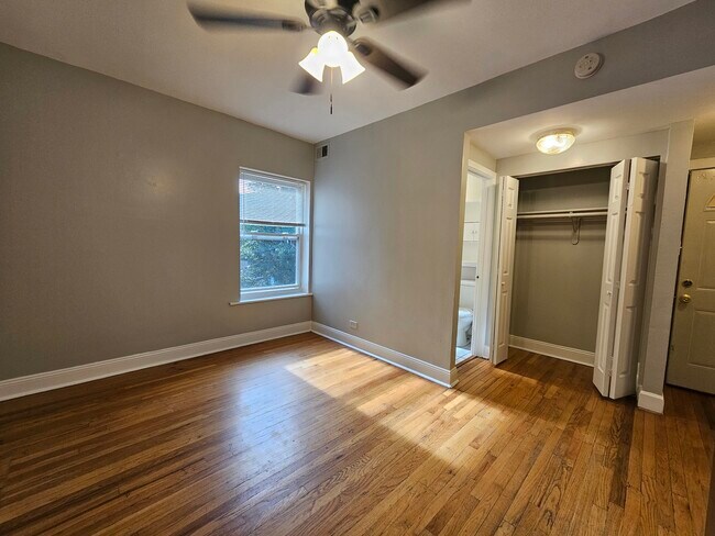 Foto del edificio - 4837 N Kimball Ave