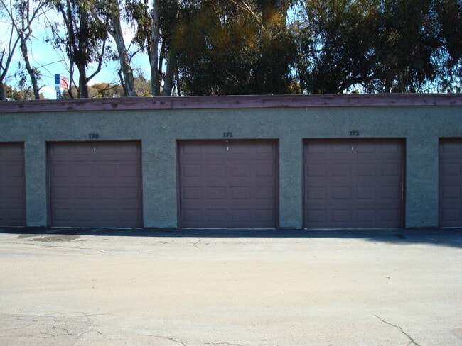 Building Photo - 321 Rancho Dr