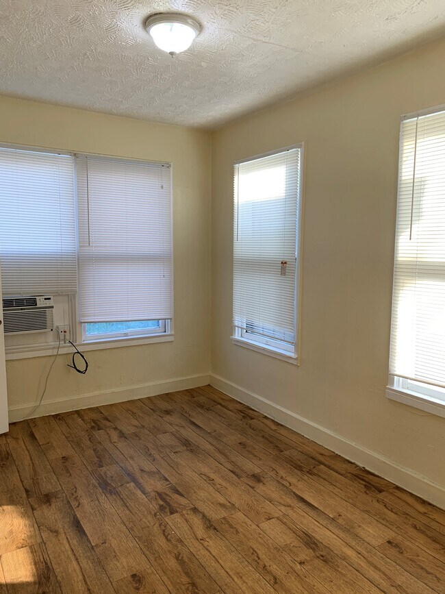 Foto del edificio - 1145 Barton St